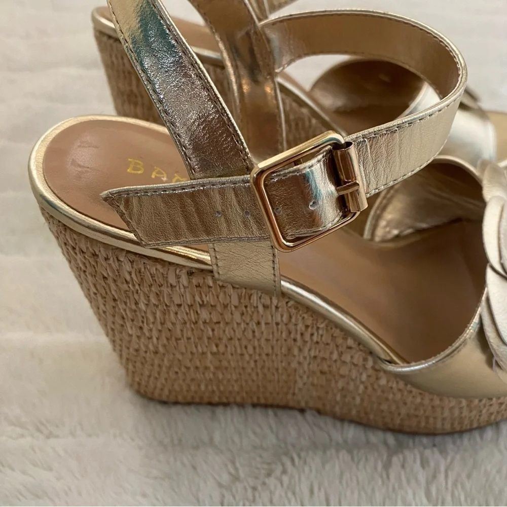 BAMBOO Gold Flower Platform Wedge Sandals with Ankle Strap Size 10